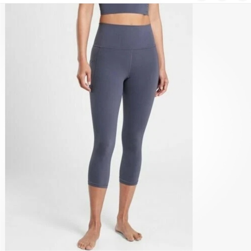 Athleta Salutation Stash Pocket II Capri EXCELLENT 2611